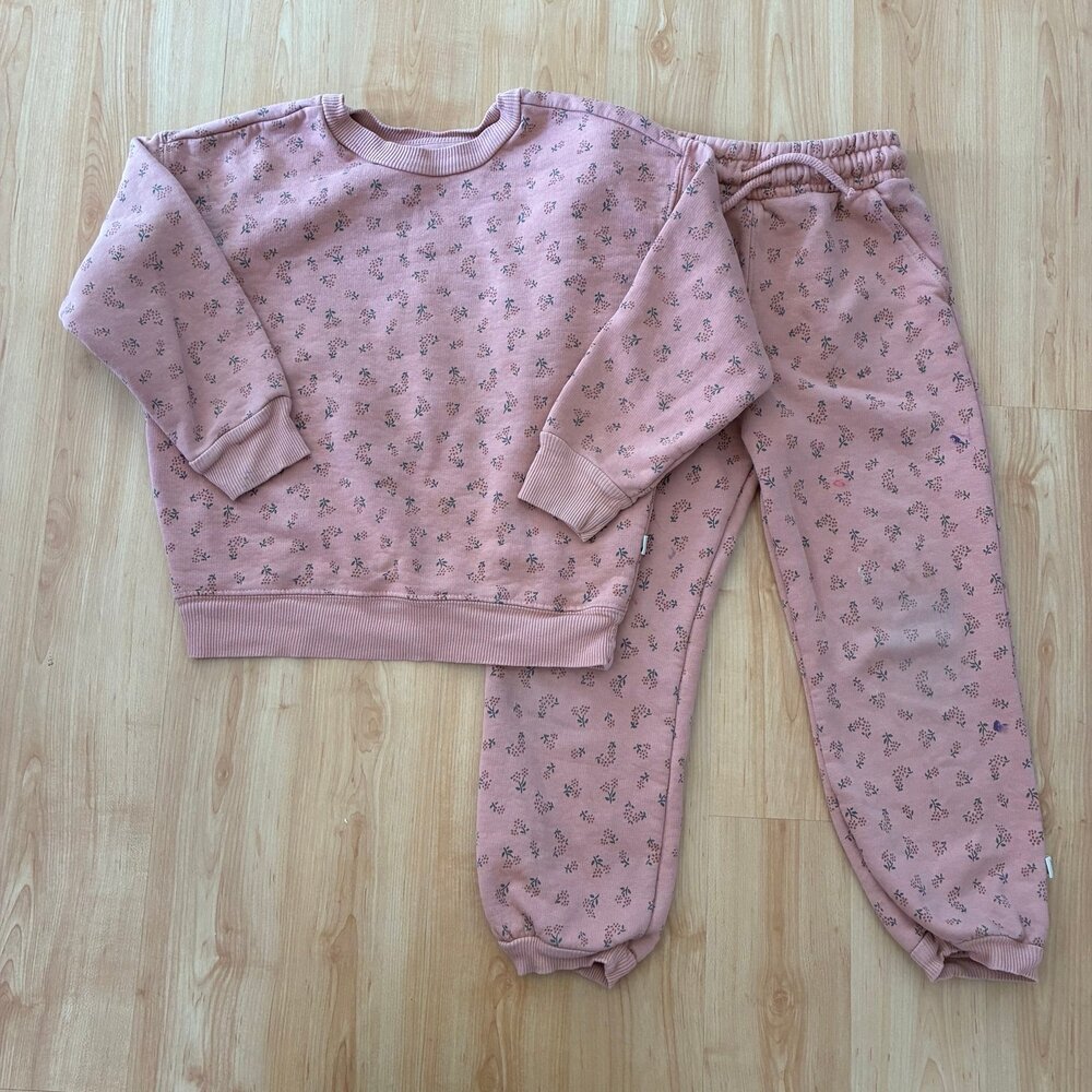 Easy Peasy sweatsuit size 5t